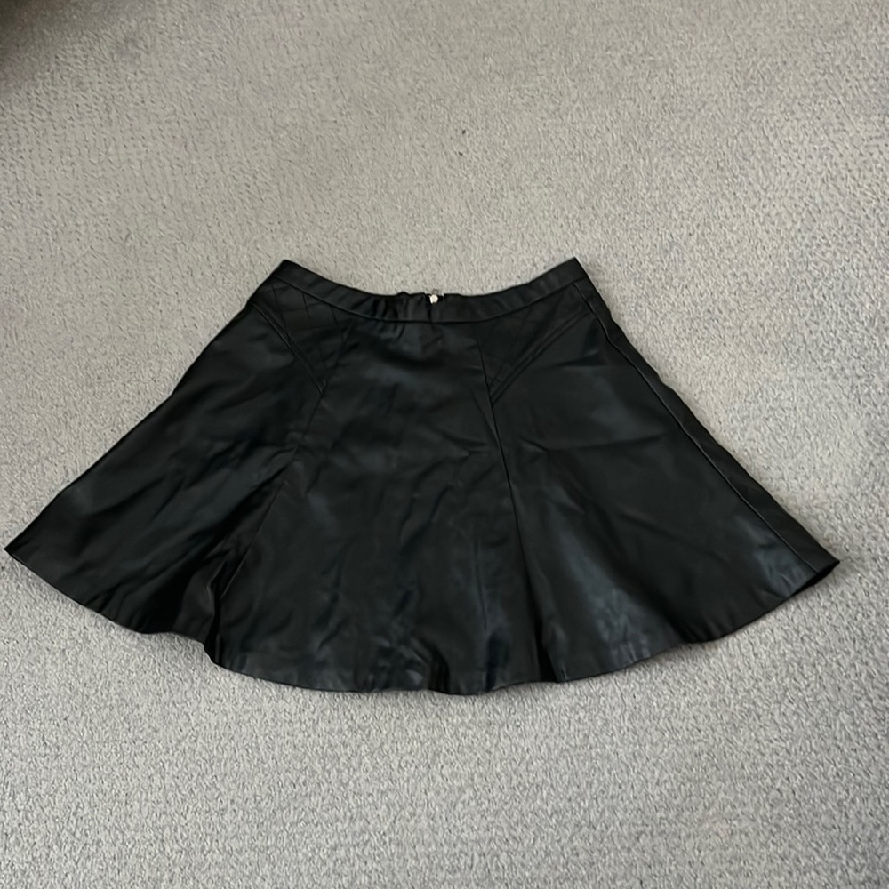 Forever 21 faux leather circular mini skirt Sz 2 ‎ black